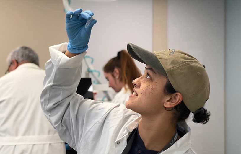 SMCC-Maine-student-in-science-lab